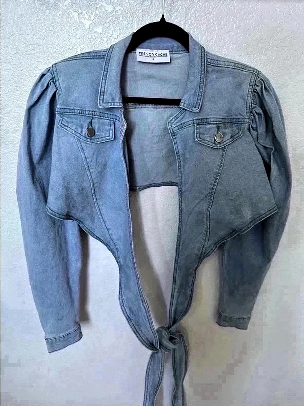 TresCropped Tie-Front Denim Jacket in Blue Like New